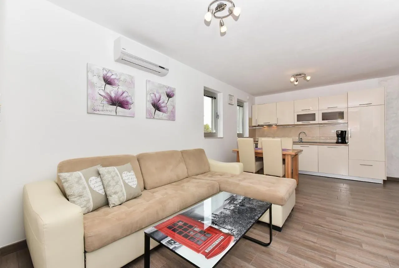 Apartmani Iva Vir Croatia