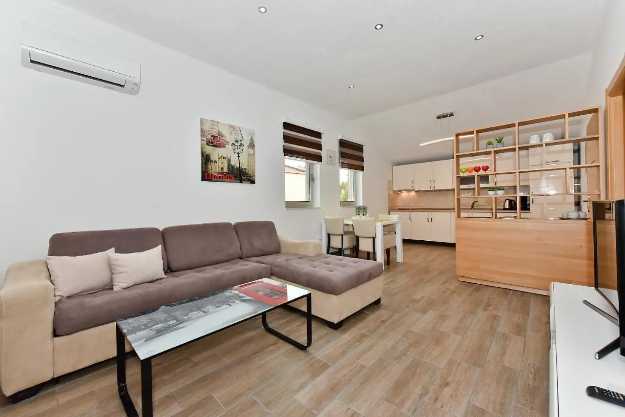 Apartmani Iva Vir 0*,