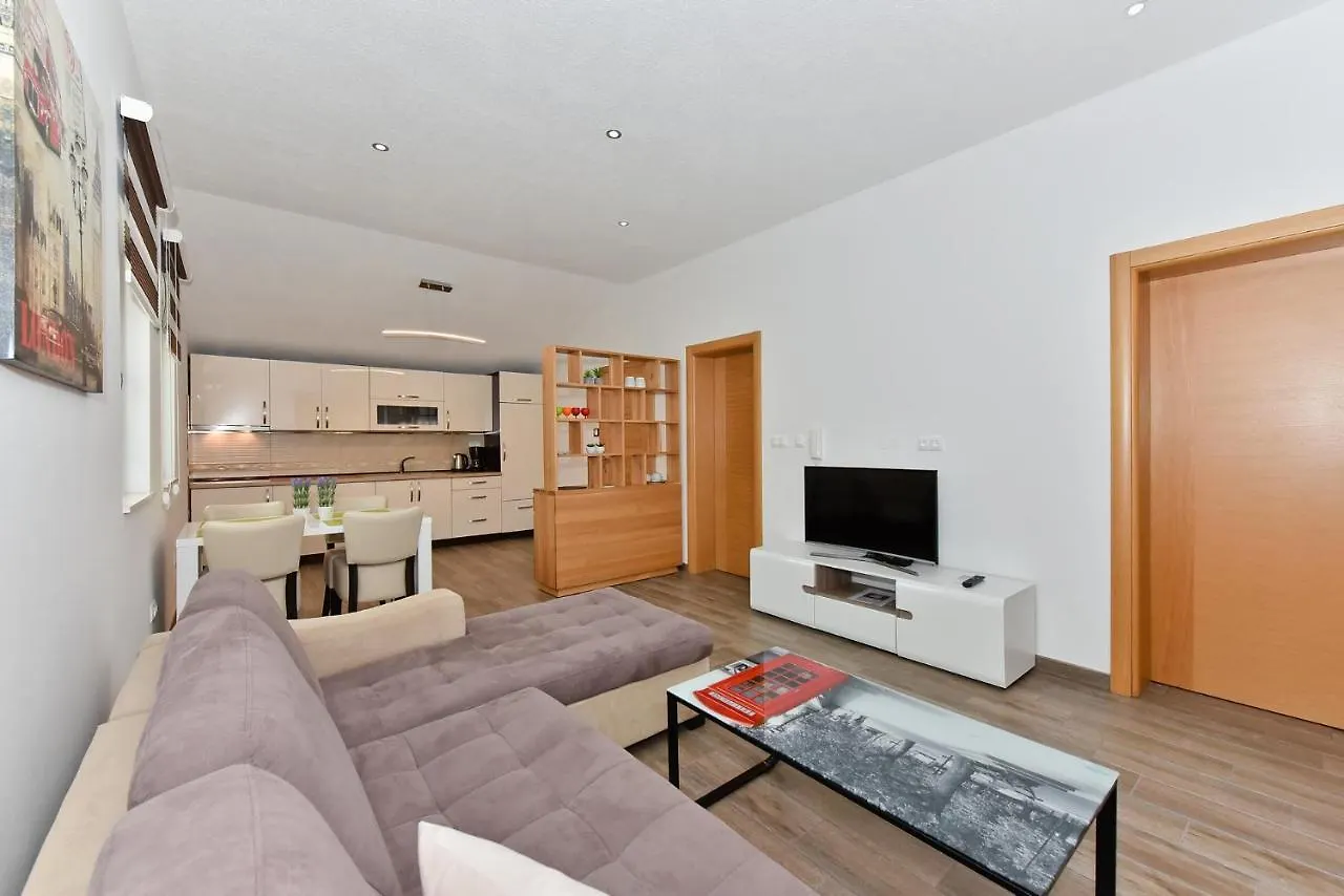 Apartmani Iva 비르 아파트