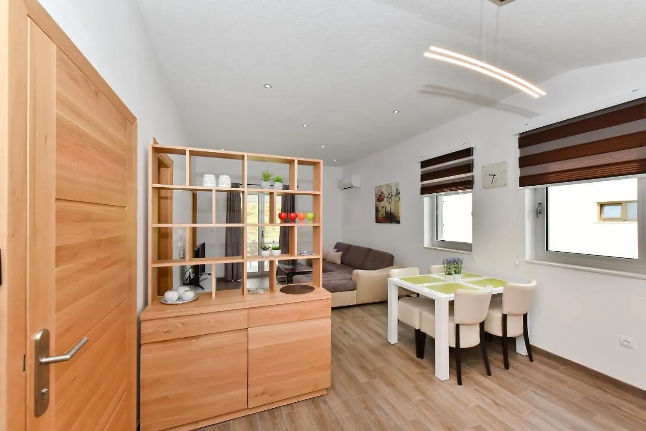 Apartmani Iva Vir 0*,  Croatia