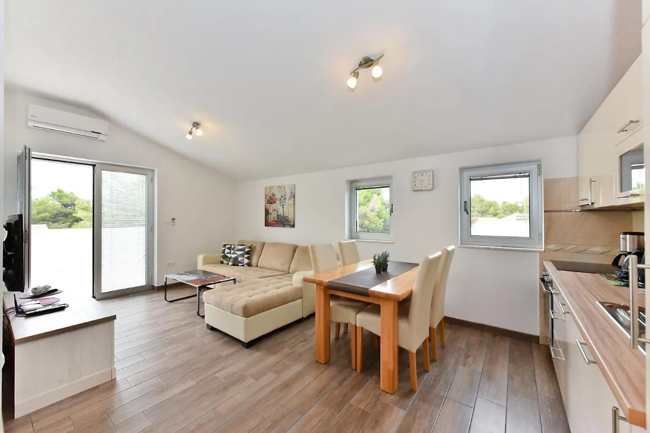 Apartmani Iva Vir Apartment